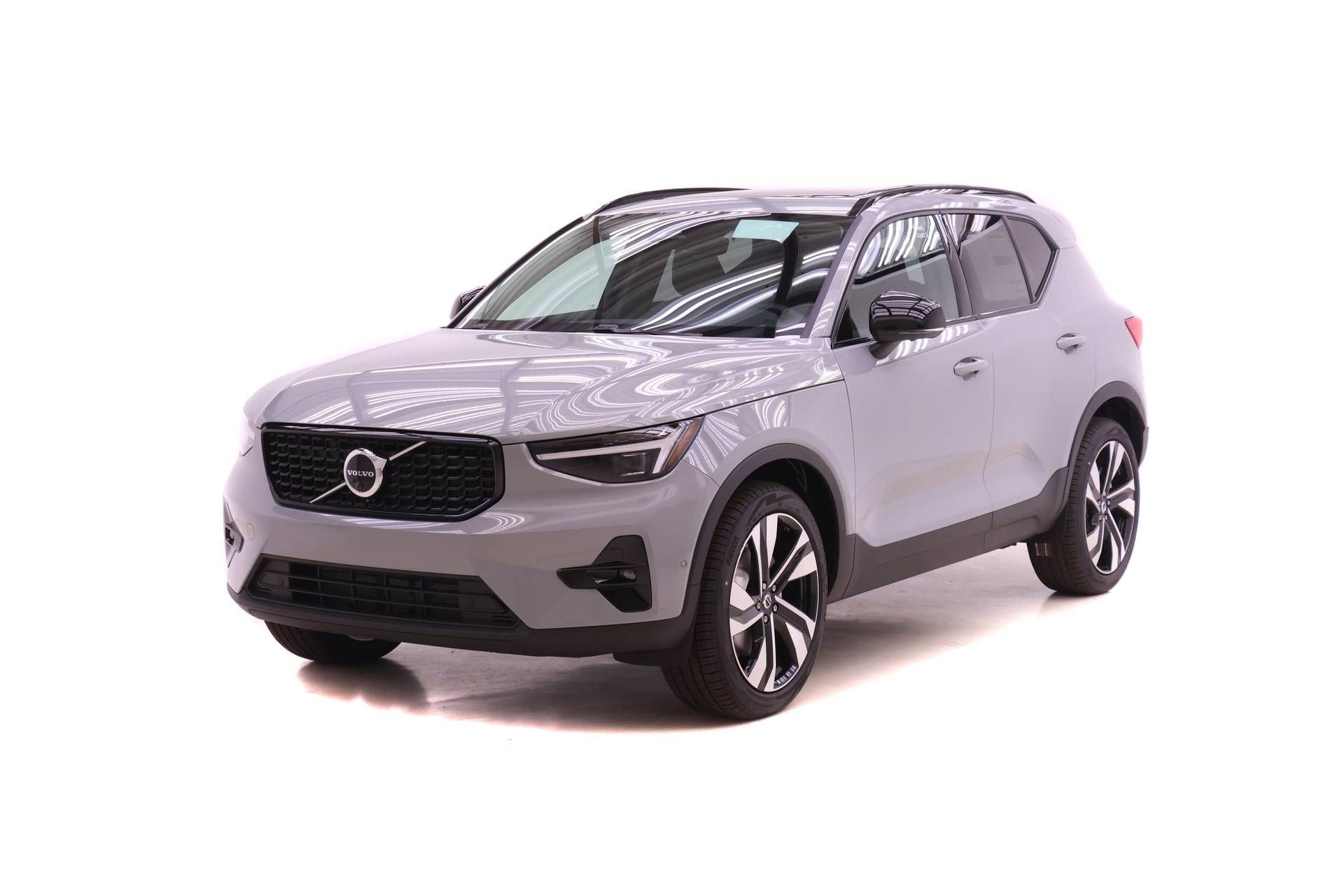 New 2026 Volvo XC40 B5 Plus w/ Protection Package Premier