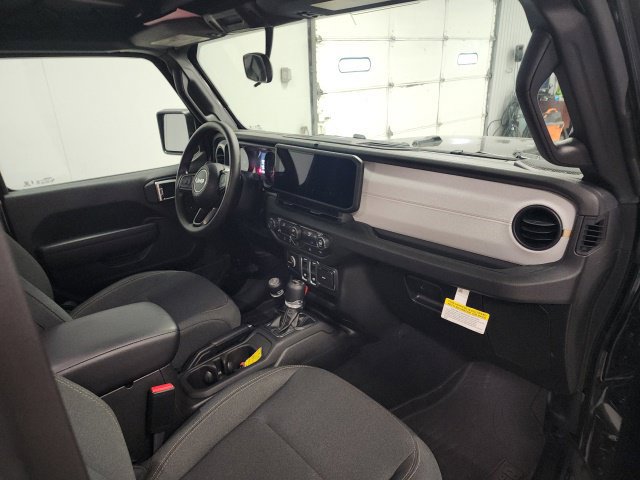 Used 2026 Jeep Wrangler Sport AWD/4WD image 19