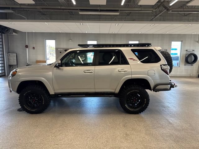 Used 2019 Toyota 4Runner TRD Off-Road Premium AWD/4WD image 9