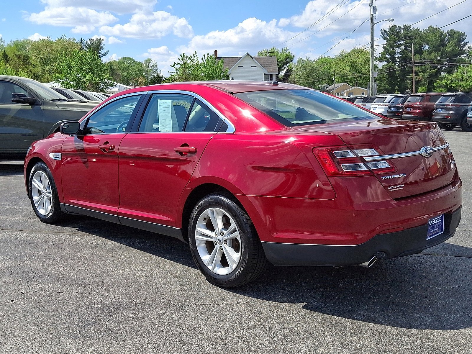 Used 2017 Ford Taurus SEL image 4