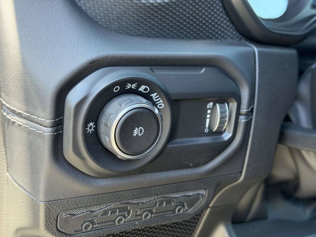 Used 2025 Jeep Wrangler Unlimited Rubicon w/ Safety Group AWD/4WD image 23