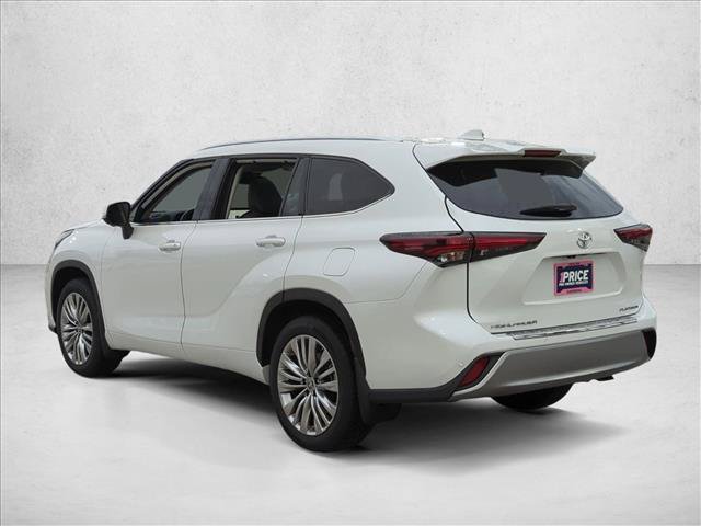 Certified 2024 Toyota Highlander Platinum FWD image 8