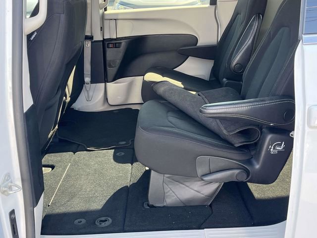 Used 2023 Chrysler Voyager LX FWD image 15