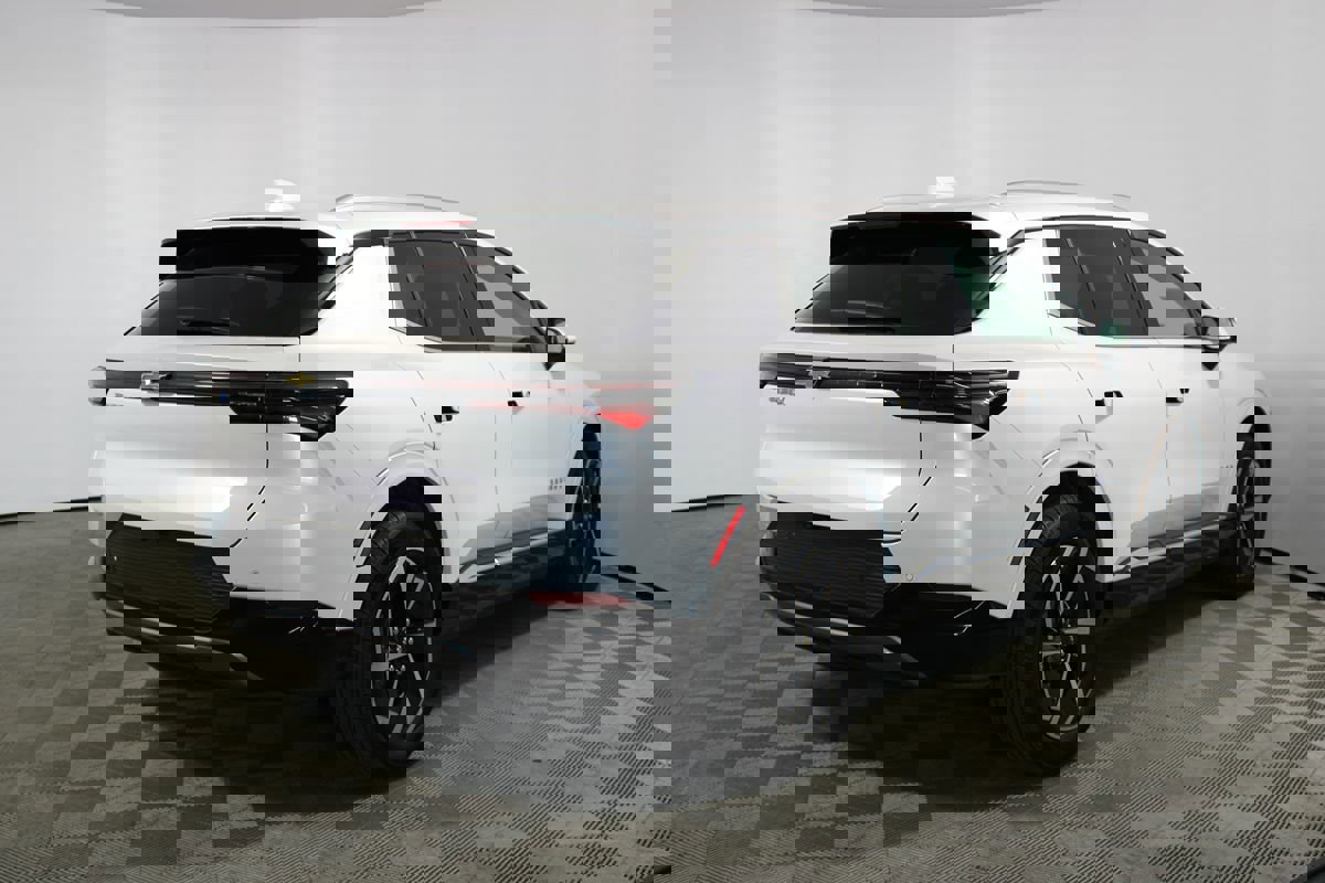 Used 2024 Chevrolet Equinox EV LT image 38