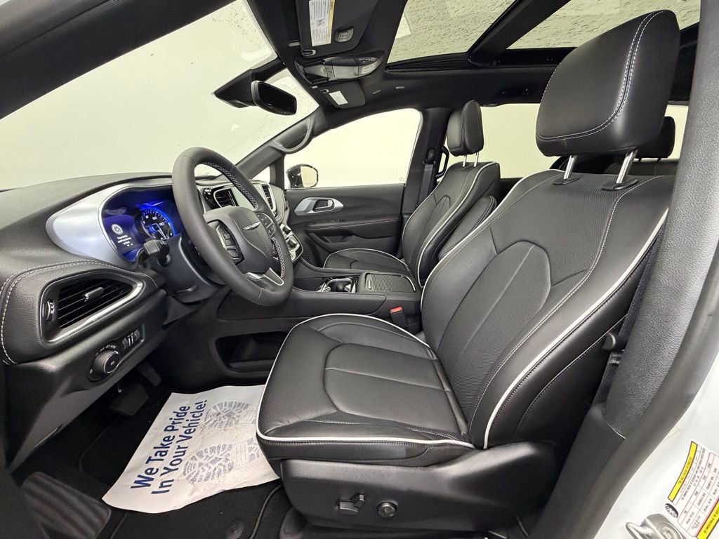 New 2026 Chrysler Pacifica Limited FWD image 4
