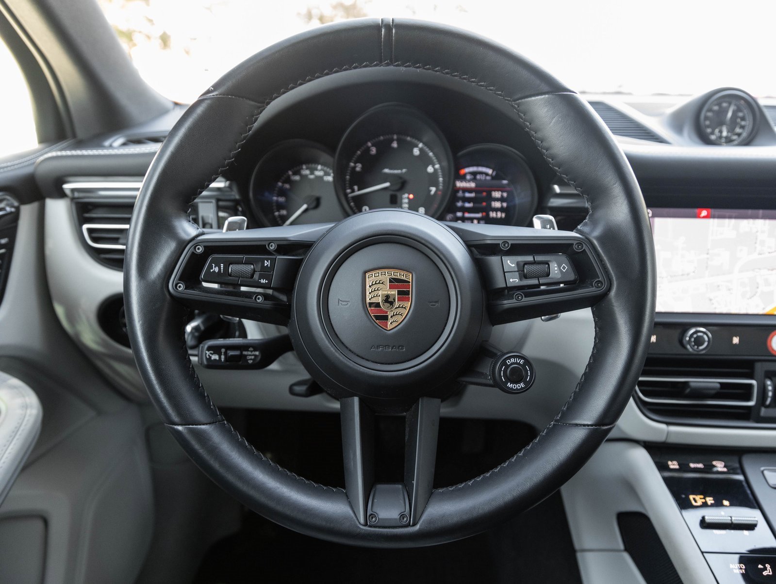 Used 2024 Porsche Macan Turbo image 13