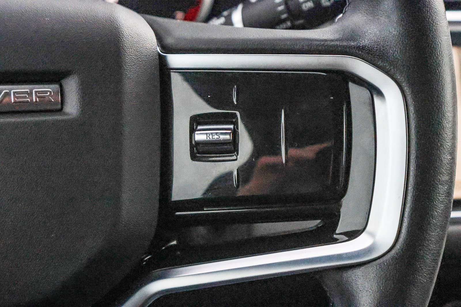 Certified 2023 Land Rover Range Rover Evoque SE image 41