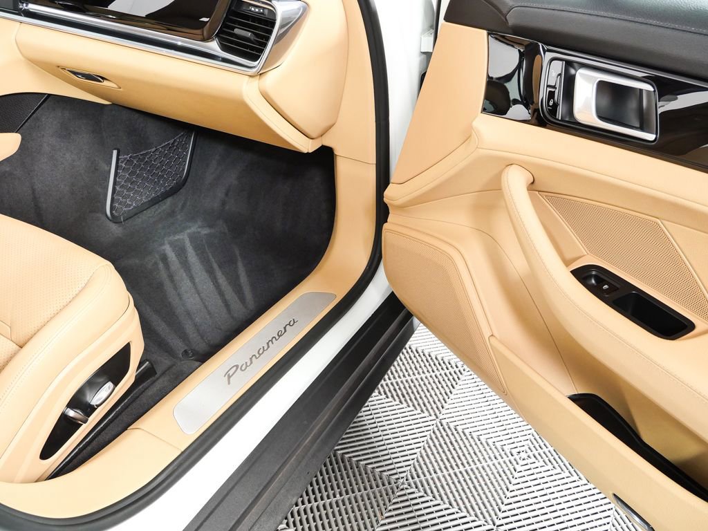 Used 2018 Porsche Panamera RWD image 25