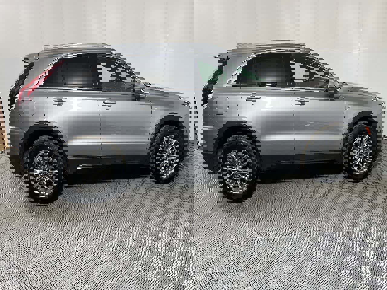 Used 2025 Cadillac XT4 Premium Luxury image 9