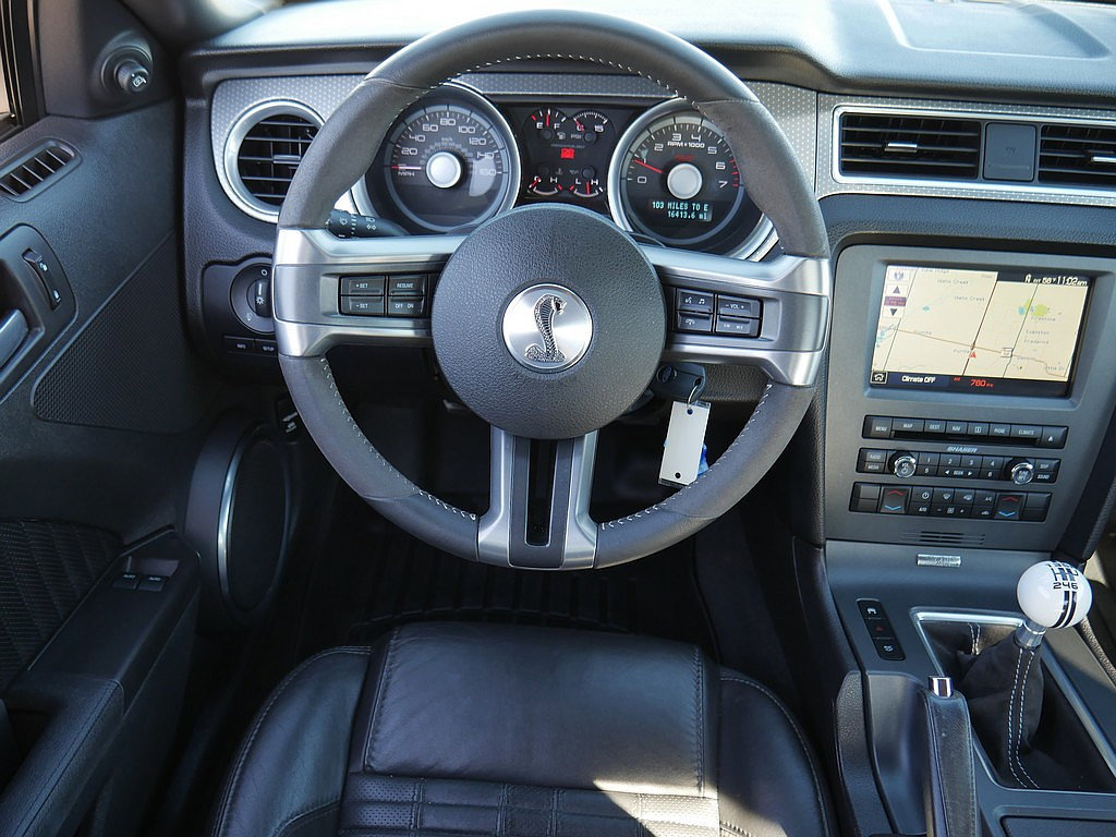Used 2010 Ford Mustang Shelby GT500 RWD image 17