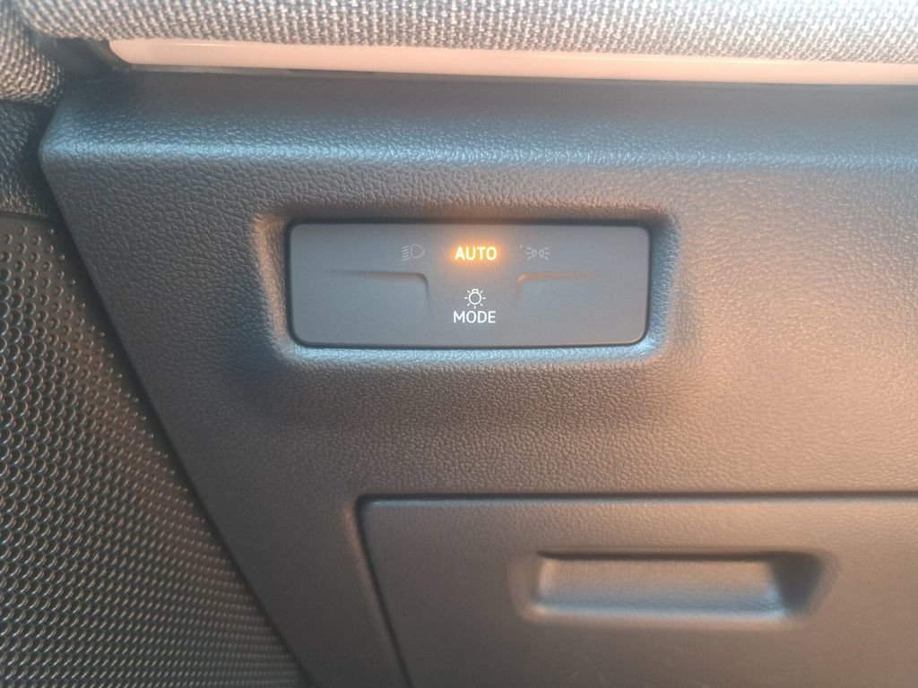 Used 2025 Volkswagen Tiguan S image 14