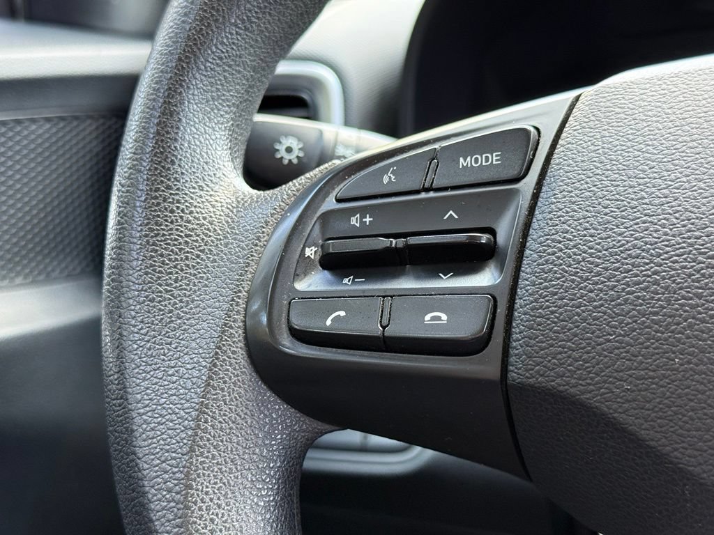 Used 2020 Hyundai Venue SE FWD image 18