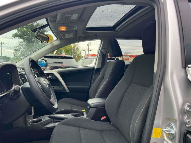 Used 2015 Toyota RAV4 XLE AWD/4WD image 16