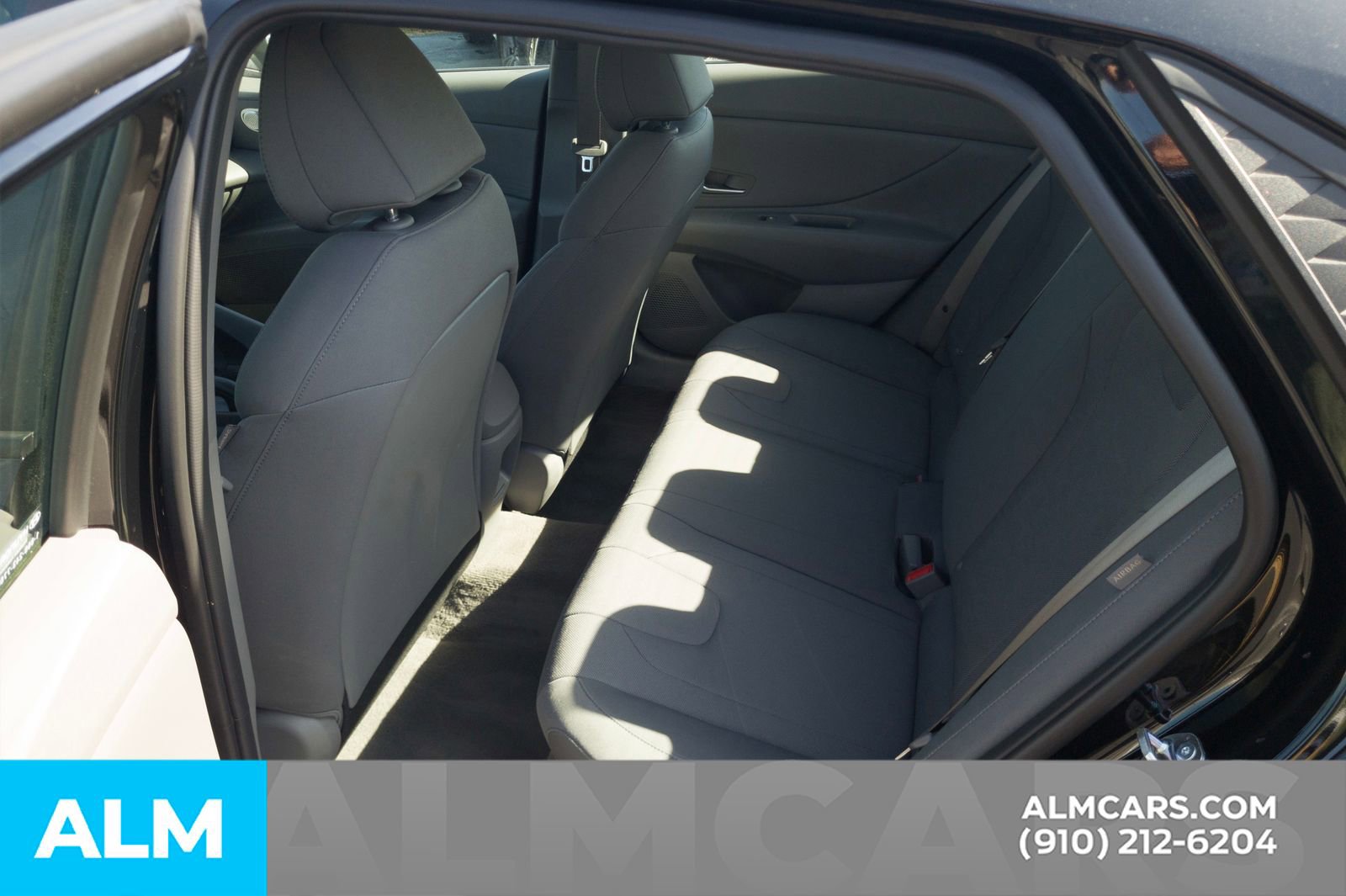 Used 2025 Hyundai Elantra SE image 18