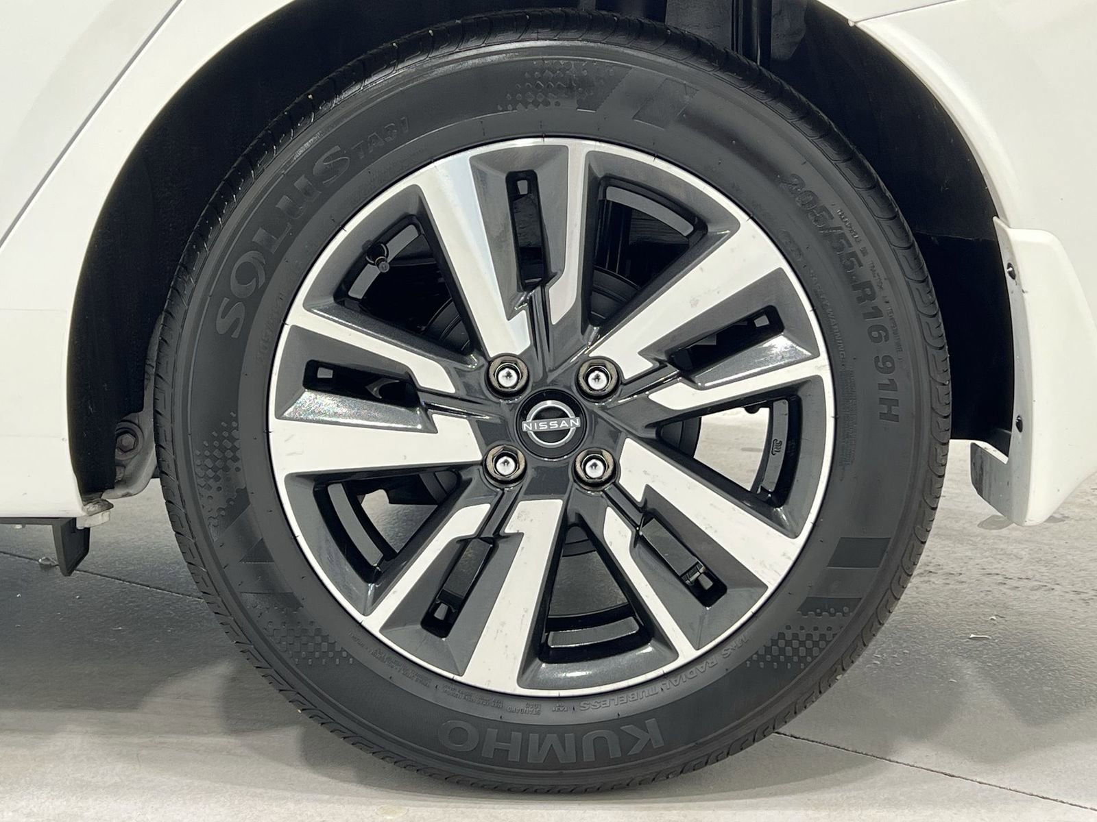 Used 2025 Nissan Versa SV w/ Trunk Package image 10