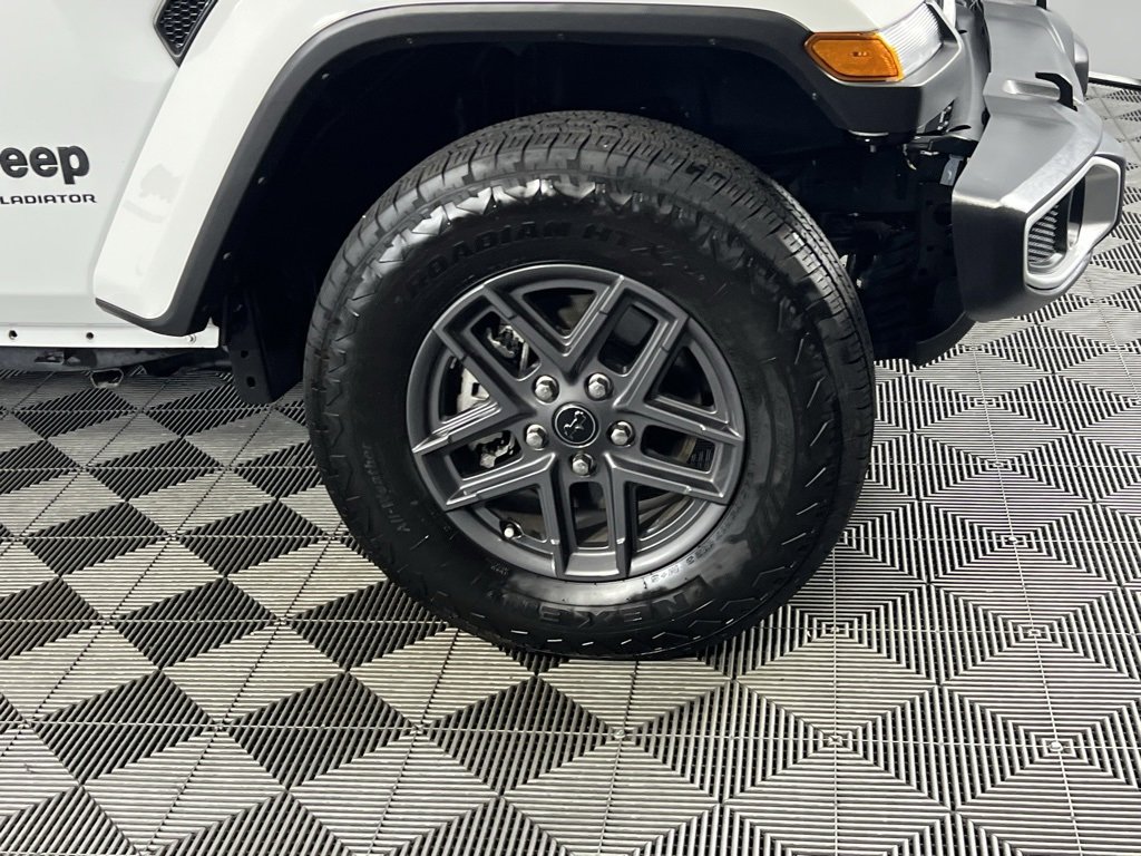 Certified 2024 Jeep Gladiator Sport image 11