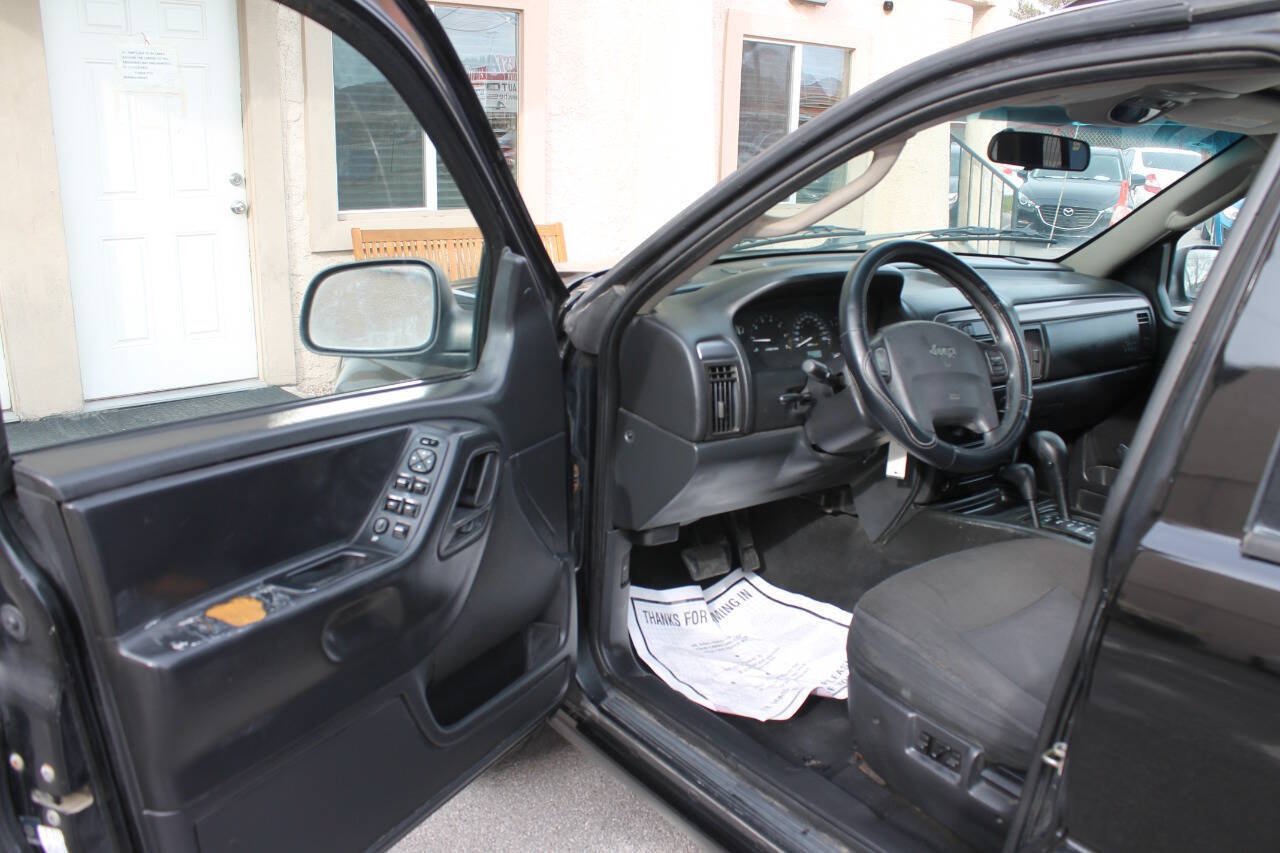 Used 2004 Jeep Grand Cherokee Laredo w/ Convenience Group AWD/4WD image 18