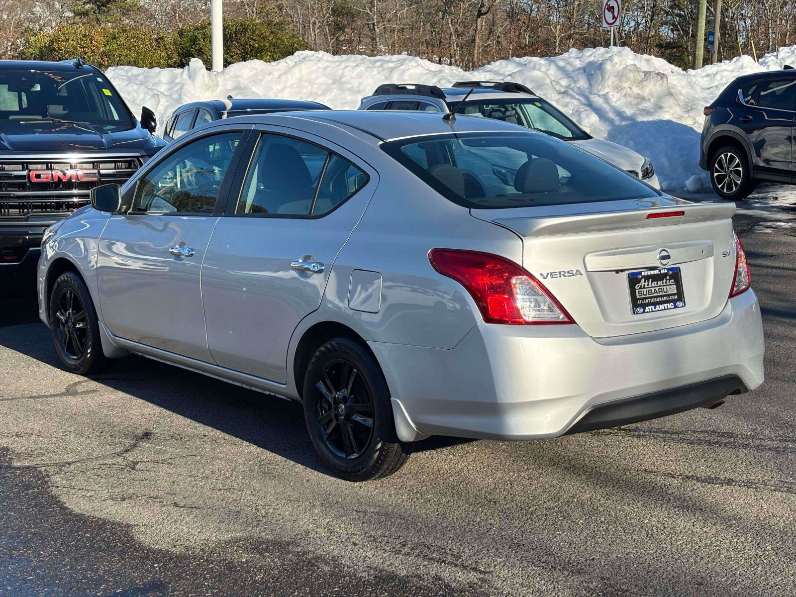 Used 2019 Nissan Versa SV image 5