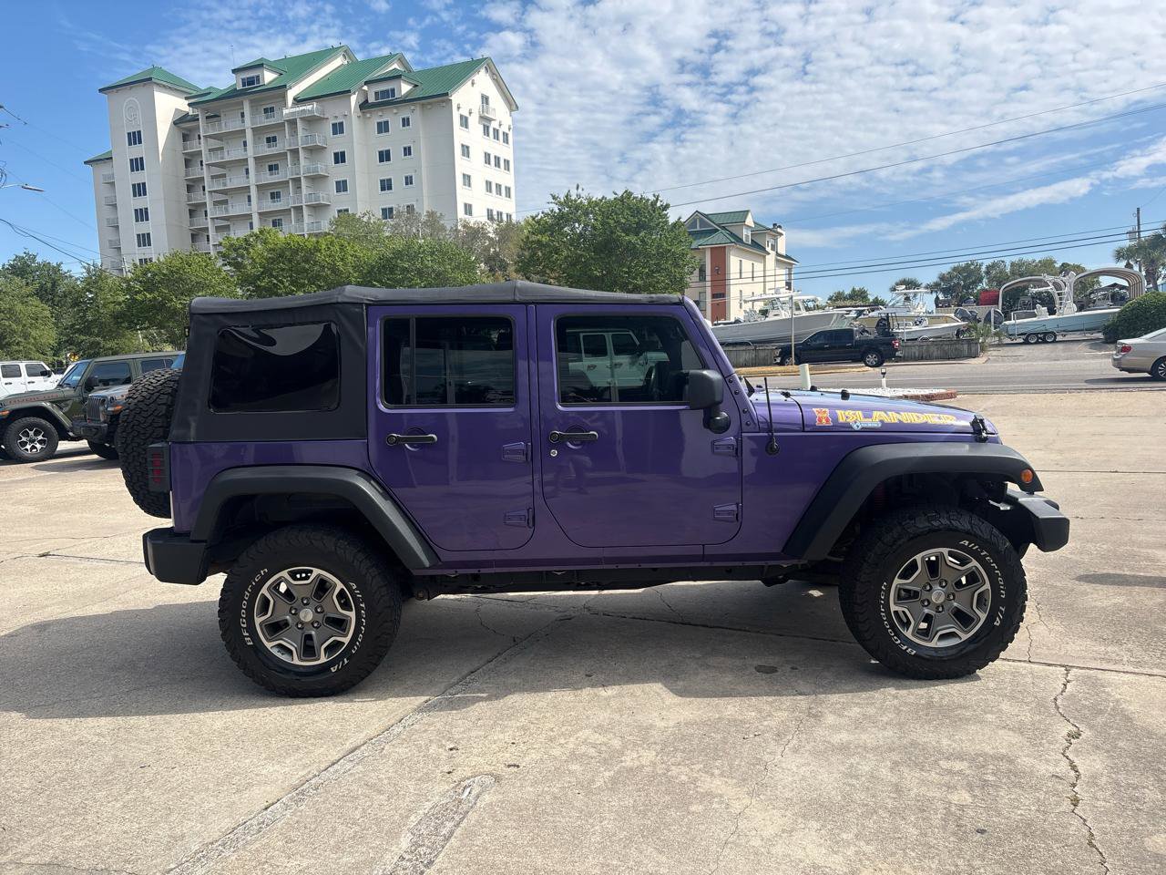 Used 2017 Jeep Wrangler Unlimited Sport w/ Connectivity Group AWD/4WD image 5