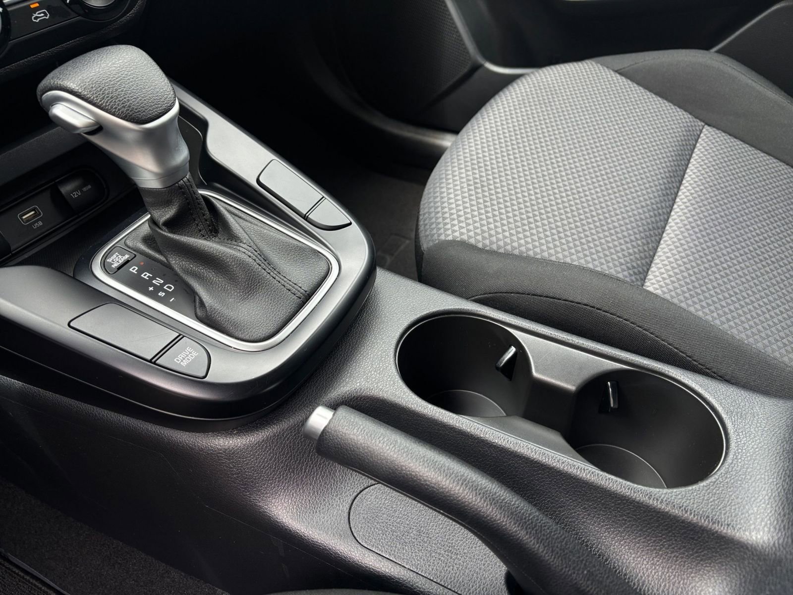 Used 2025 Kia Soul LX w/ LX Technology Package FWD image 39