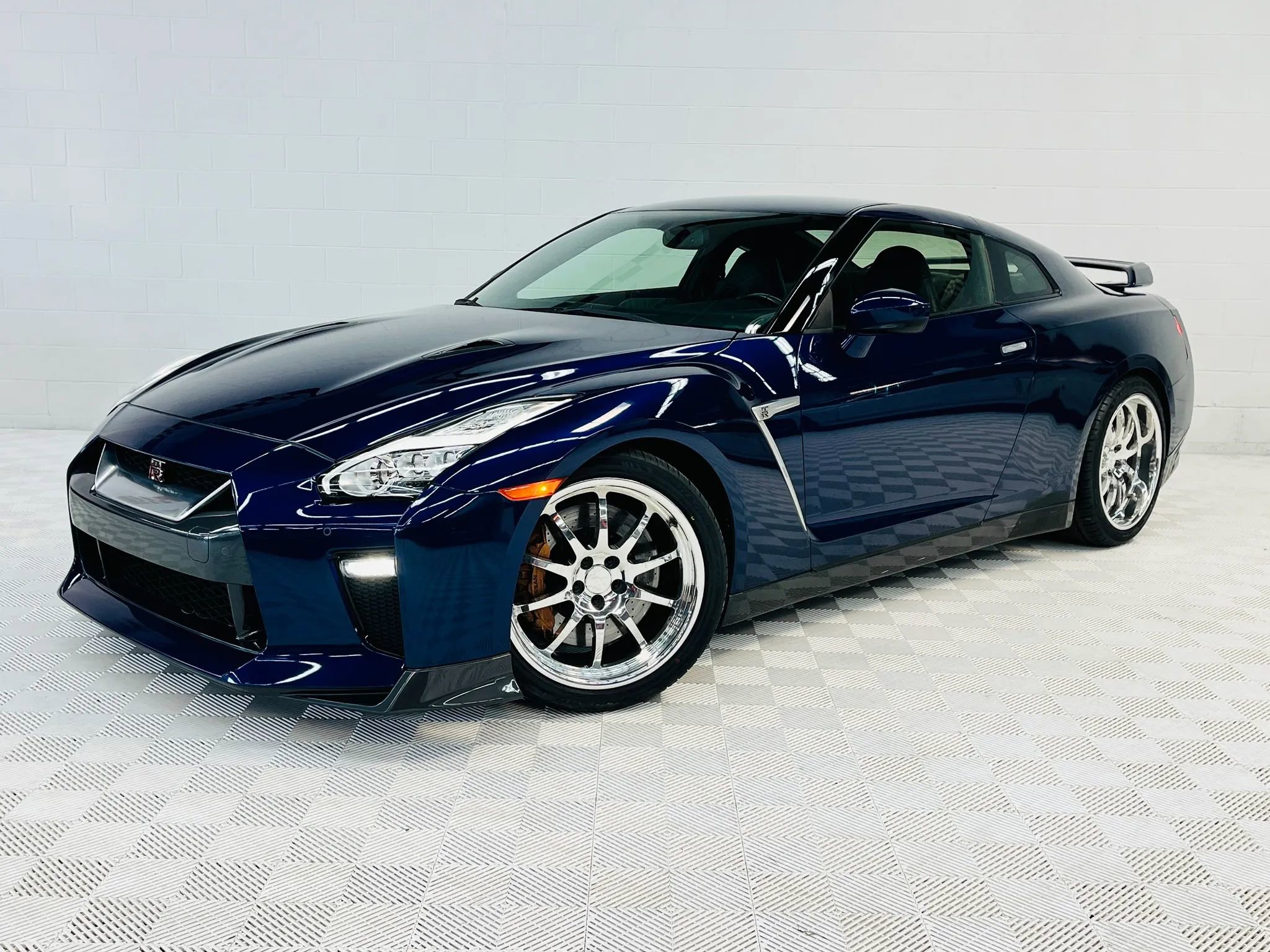 Used 2015 Nissan GT-R Premium image 10