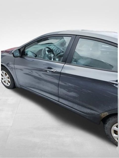 Used 2012 Hyundai Accent GLS image 8