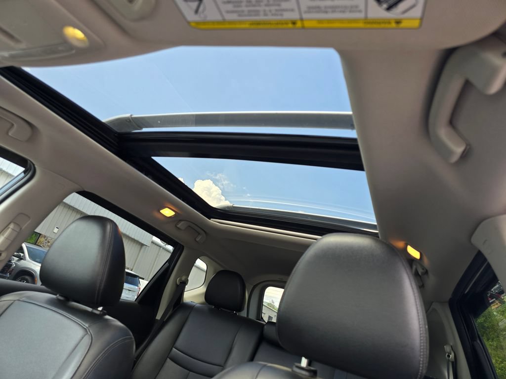 Used 2017 Nissan Rogue SL w/ SL Premium Package AWD/4WD image 10