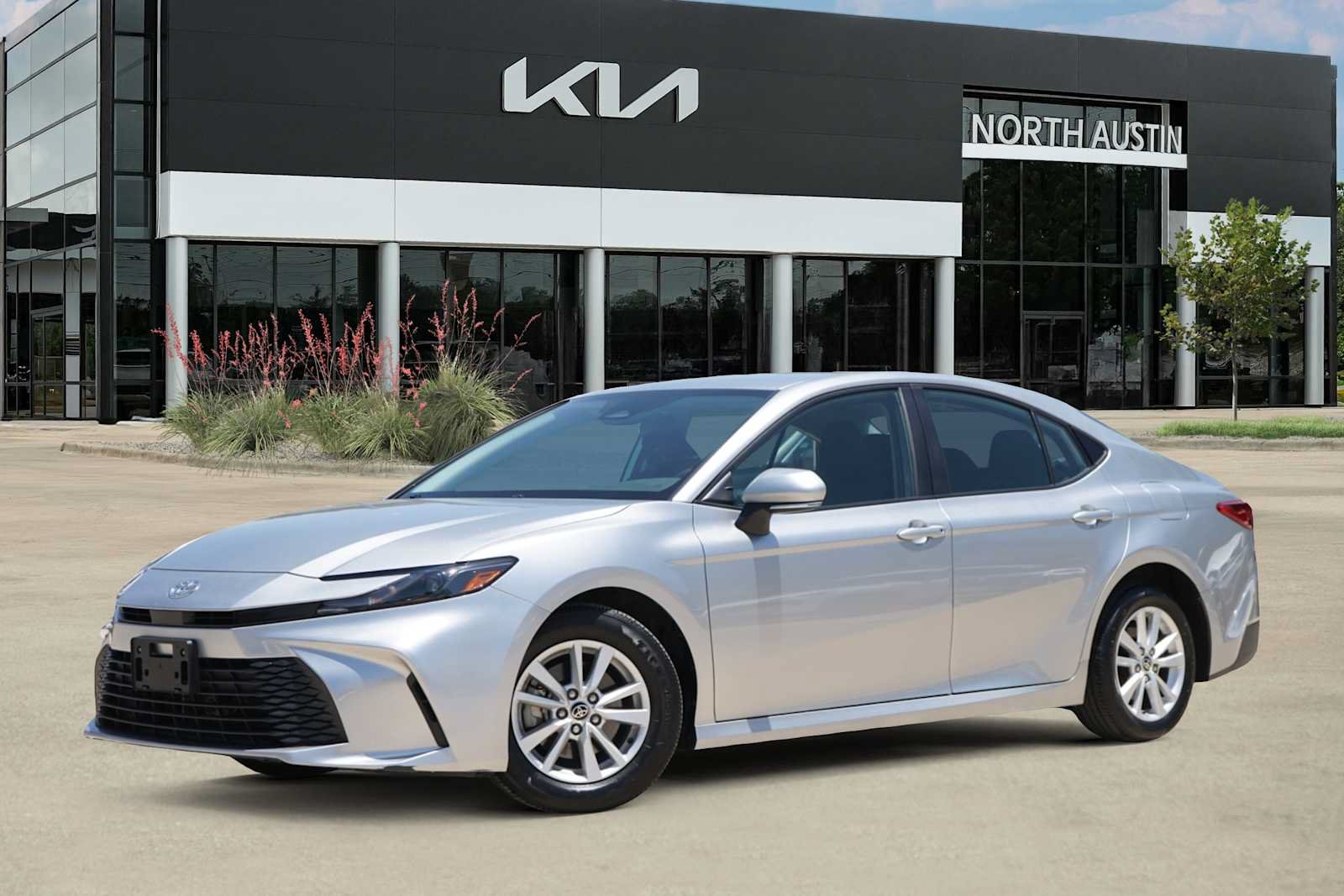 Used 2025 Toyota Camry LE FWD image 1