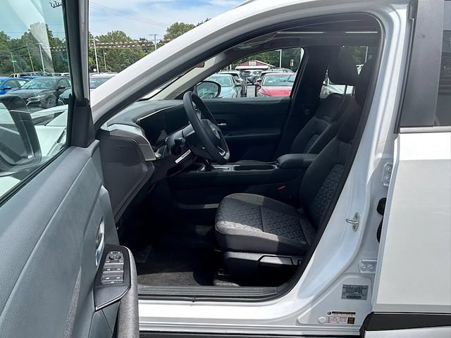 New 2025 Nissan Kicks SV w/ SV Premium Package AWD/4WD image 16