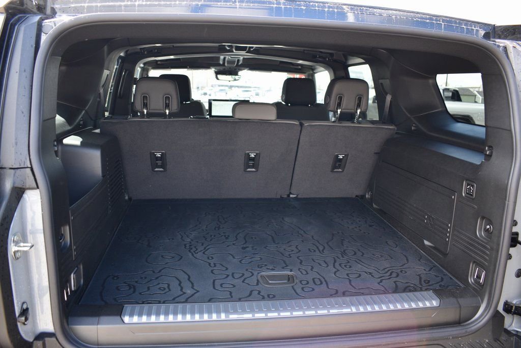 New 2025 GMC Hummer EV 2X w/ LPO, Illumination Package image 9