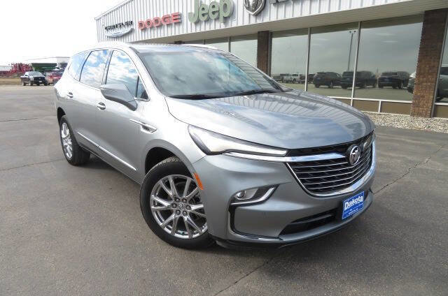 Used 2023 Buick Enclave Premium w/ Experience Buick Package image 4