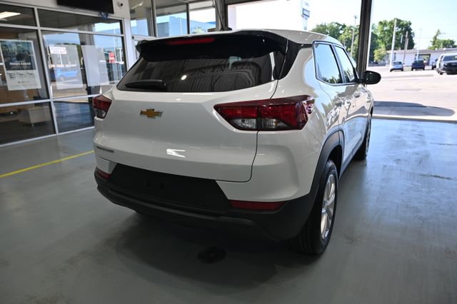 Used 2024 Chevrolet TrailBlazer LS w/ LS Convenience Package FWD image 5