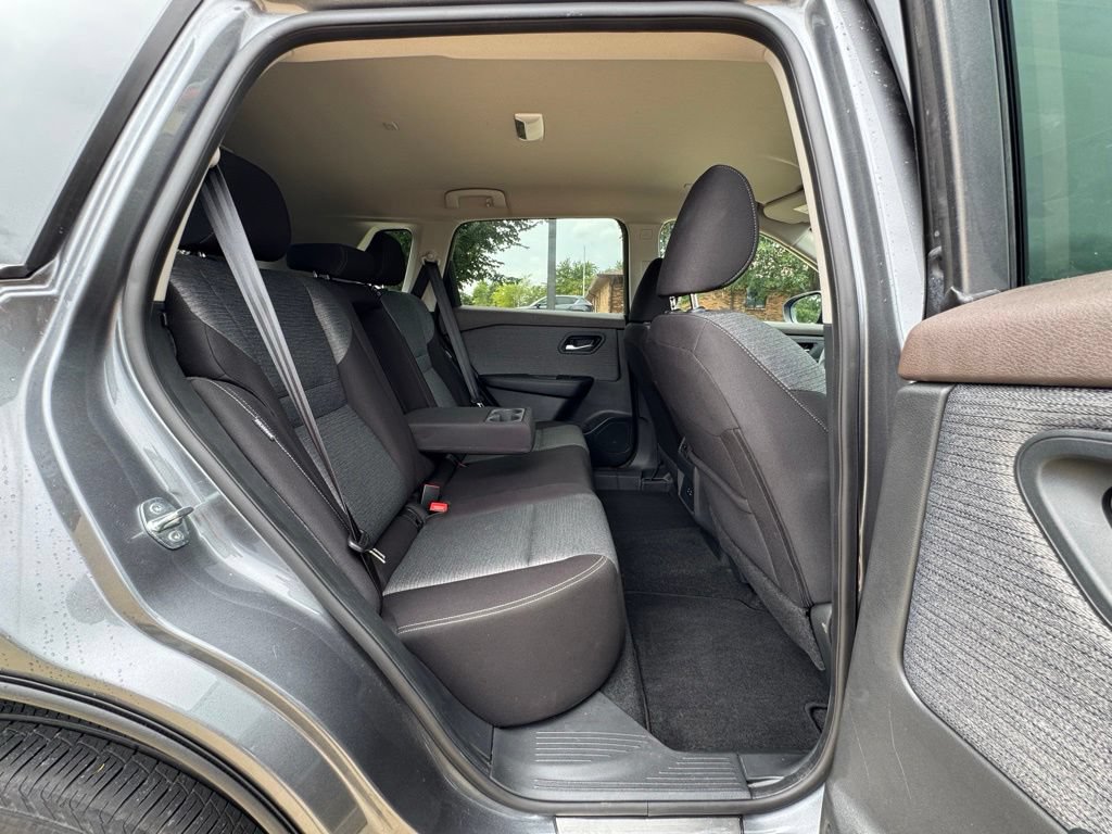Used 2023 Nissan Rogue SV AWD/4WD image 14