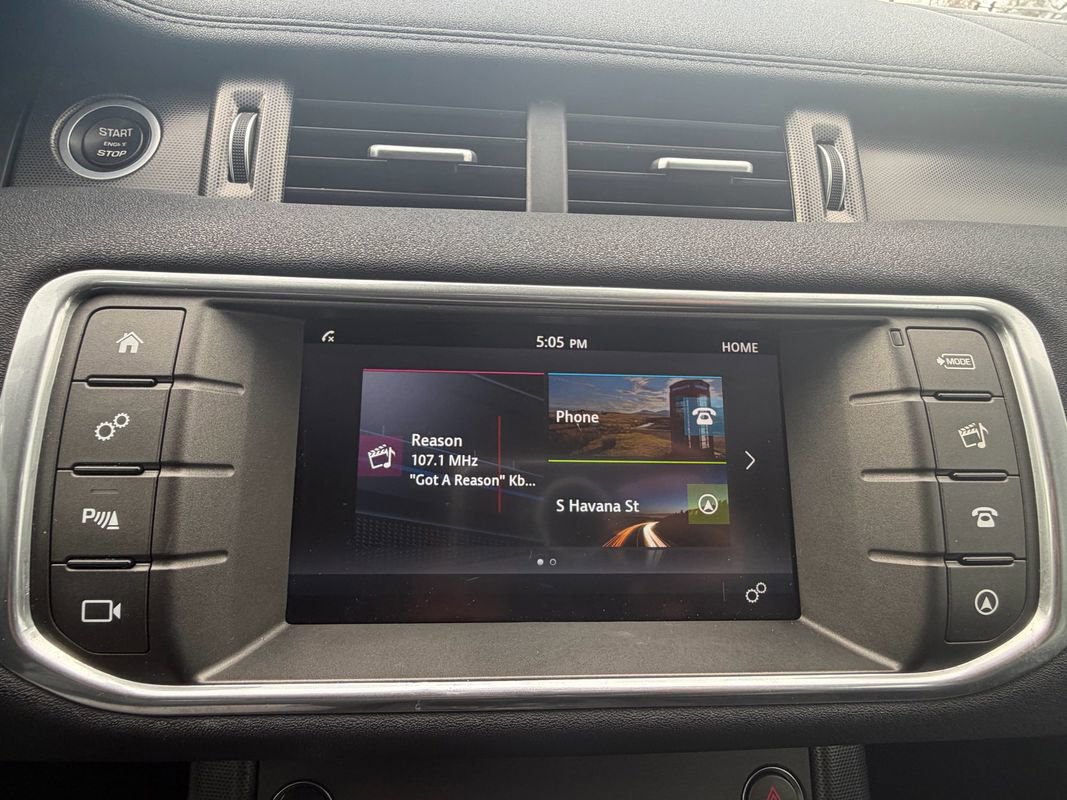 Used 2019 Land Rover Range Rover Evoque SE image 28