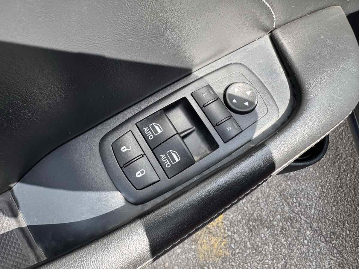 Used 2016 Dodge Challenger R/T Scat Pack w/ Leather Interior Group image 27