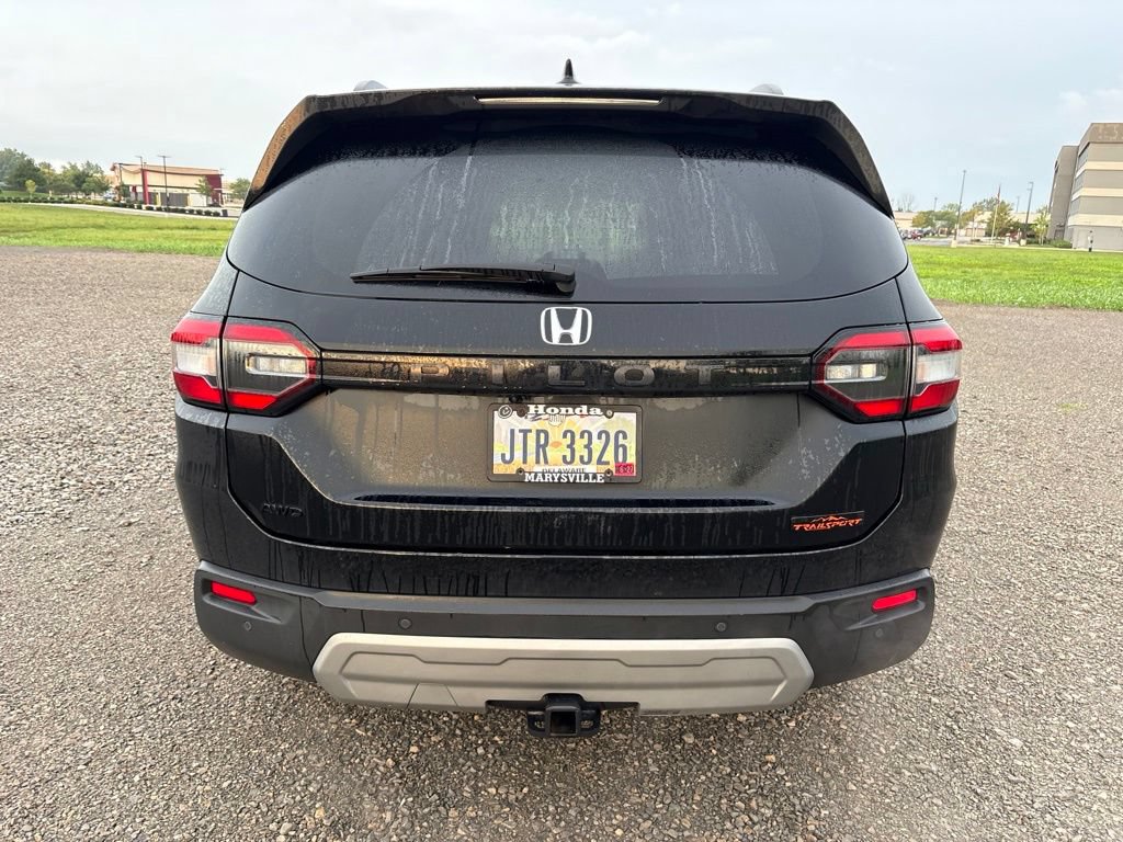 Used 2025 Honda Pilot TrailSport image 11