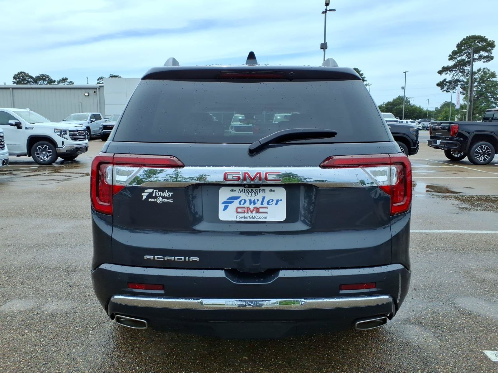 Used 2021 GMC Acadia Denali w/ Denali Technology Package FWD image 4