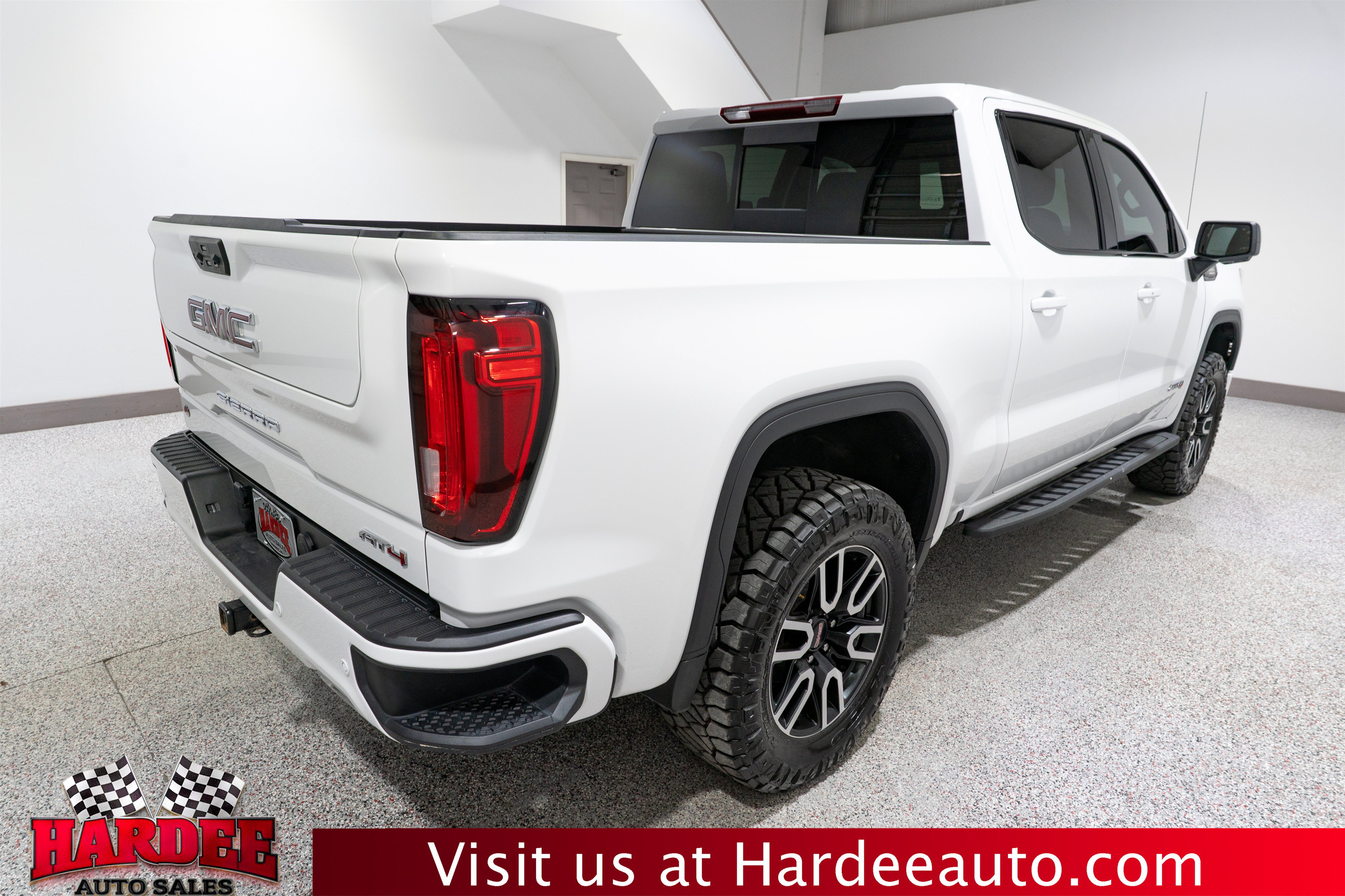 Used 2025 GMC Sierra 1500 AT4 w/ AT4 Premium Package AWD/4WD image 5