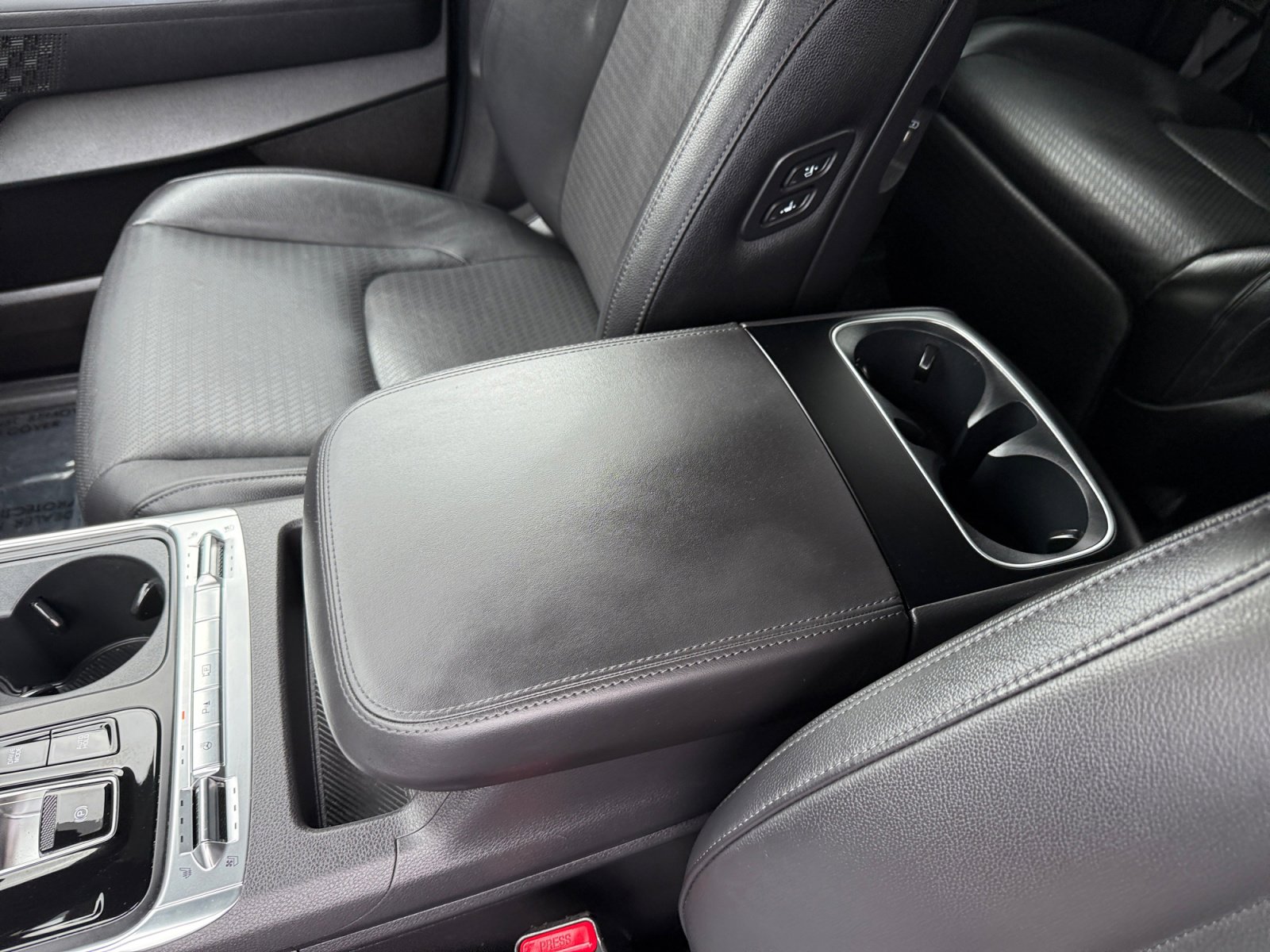 Used 2025 Kia Carnival SX Prestige image 14