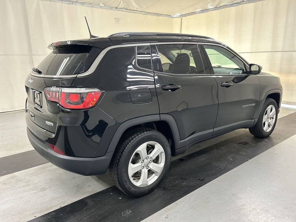 Used 2019 Jeep Compass Latitude image 2
