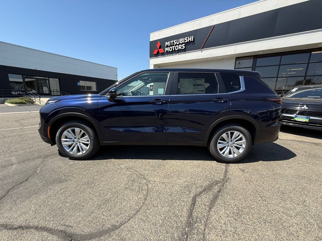 New 2026 Mitsubishi Outlander ES FWD image 7