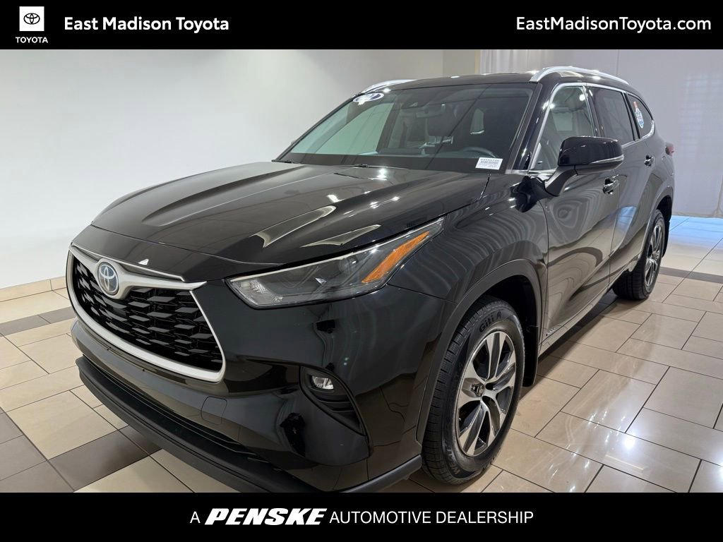 Used 2022 Toyota Highlander XLE AWD/4WD video 1