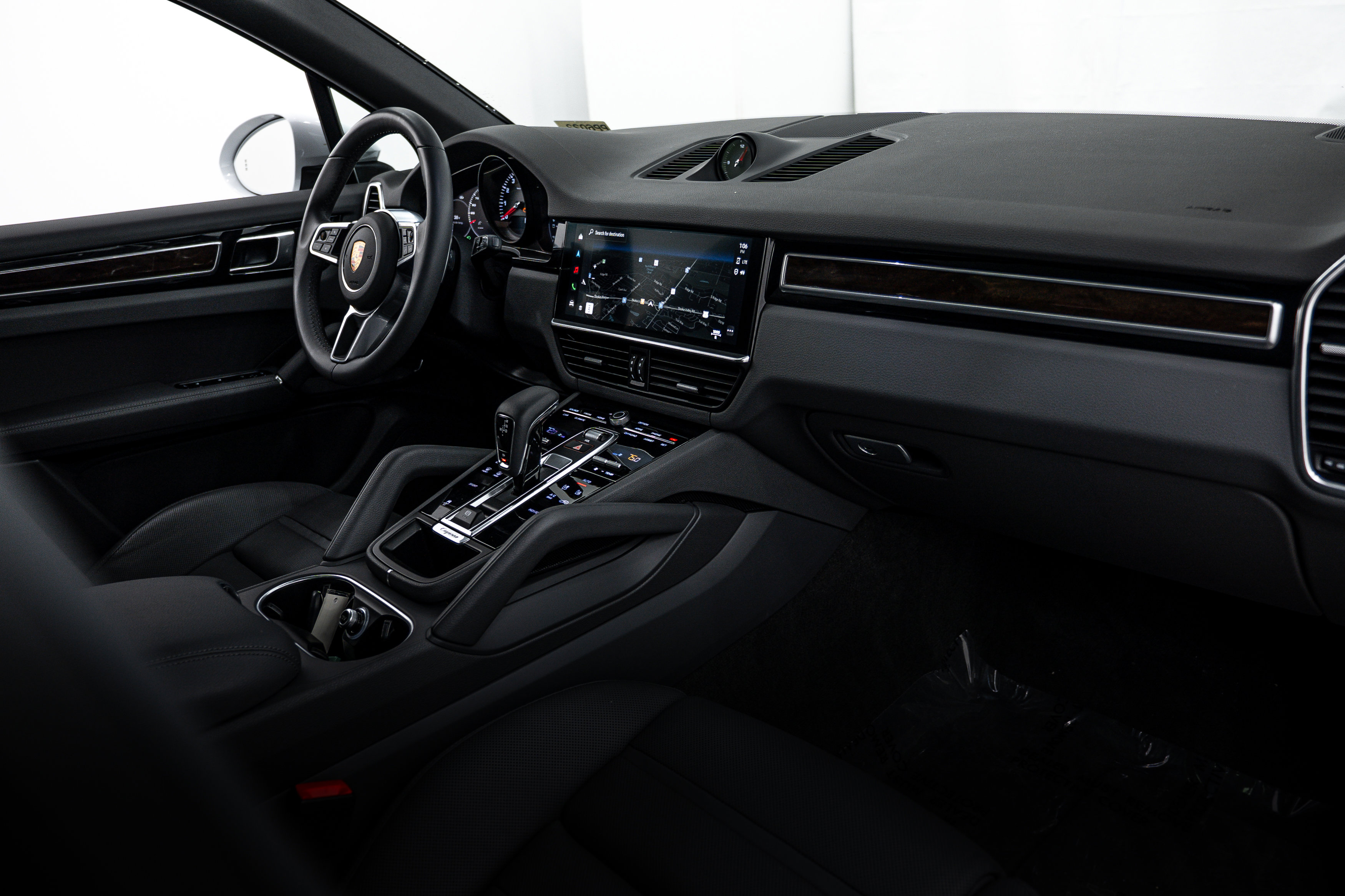 Certified 2023 Porsche Cayenne Platinum Edition image 15