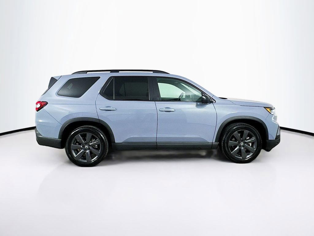 Used 2025 Honda Pilot Sport image 9