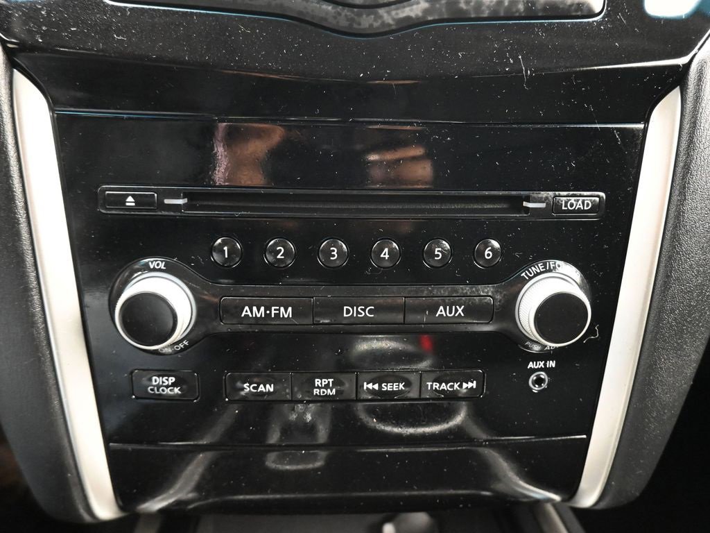 Used 2015 Nissan Pathfinder S image 18