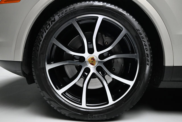 Used 2021 Porsche Cayenne S image 5