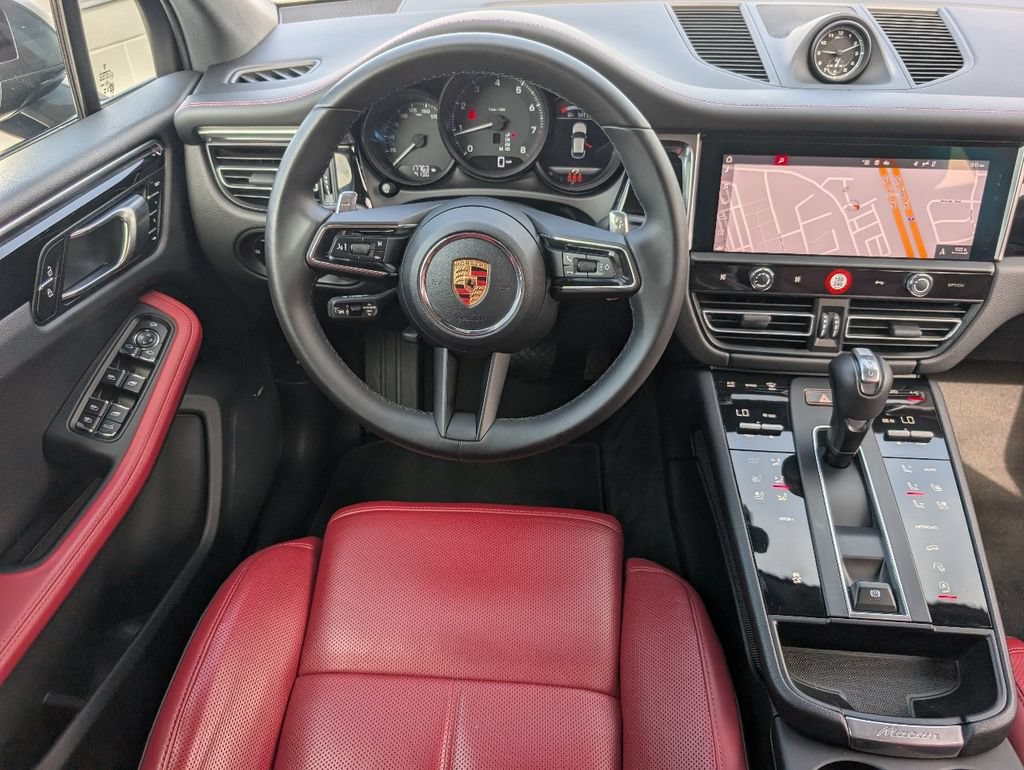 Certified 2024 Porsche Macan AWD/4WD image 19