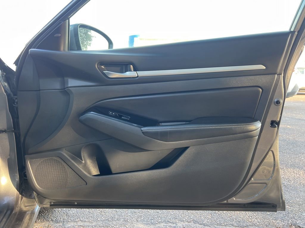 Used 2023 Nissan Altima 2.5 SV image 11