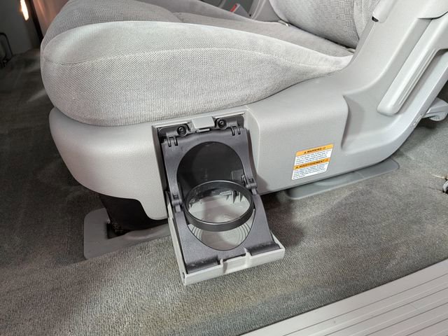 Used 2007 Ford Freestar SEL image 25