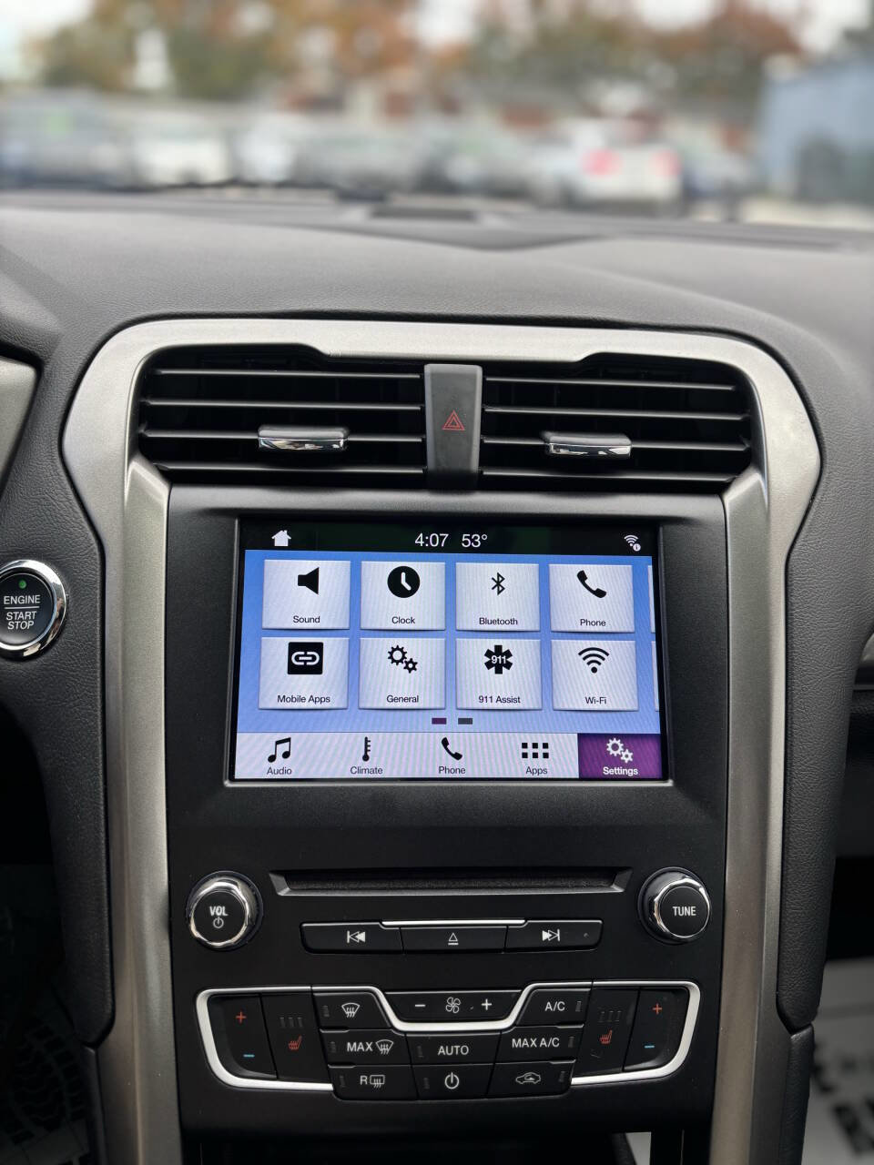 Used 2017 Ford Fusion SE w/ Fusion SE Technology Package image 12